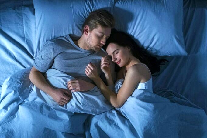 Dans Quelle Taille De Lit Convient Le Mieux Pour Dormir En Couple ?